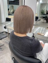 サンクプロジェクト(cinq PROJECT)&nbsp;ハイトーン切りっぱなしショートボブミルクティーピンクベージュ