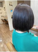 うつむいてもフォルムの崩れないボブデザイン！