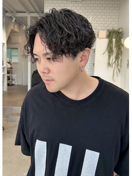 ソーンズ ヨイク(thorns YOIKU) センターパート×強めのシャドウパーマ