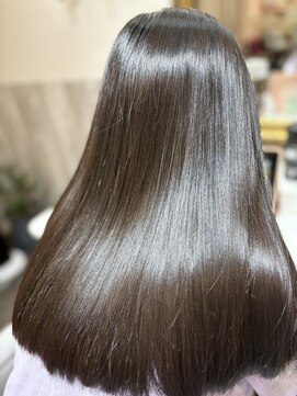 カルミアブラン(Kalmia blanc) 50代の髪を蘇らせる自然な艶ストレート