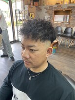 アールズ ヘア(R's hair) 刈り上げセンターパート/波巻きツイストスパイラル/印西