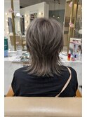 今流行ってます。襟足長めのウルフショート