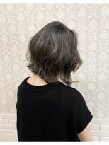 イロ ジェイアール JR奈良店(IRO)&nbsp;コントラストハイライトグレージュ 切りっぱなしボブ