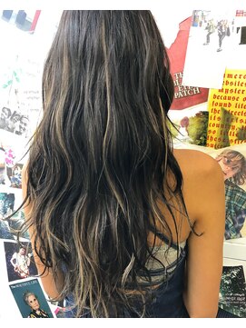 トロニー(TLONY) tlony渋谷horiシールエクステでつくる旬なハイライト