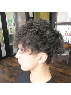 ガルボ ヘアー(garbo hair) 【メンズ大人気♪】スクリューパーマ×刈上げマッシュ