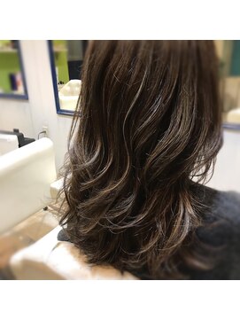 チェルマ(Cieluma) アッシュグレーハイライトカラー