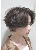 イリヘアサロン(iri hair salon) 動きのある前髪長めのショートスタイル