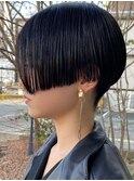 ハンサムショートブルーブラックワンカラー切りっぱなしボブ