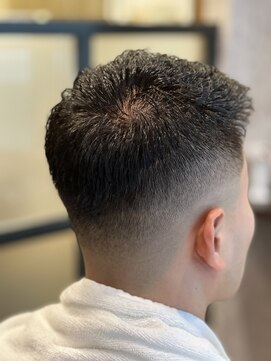 キタセンジュバーバー バイ ティーズ(KITASENJU BARBER by T's) スキンフェードx濡れパン