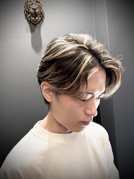 ヴェル ダンディ(Vel Dandi) センターパートメッシュ