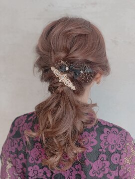 シェリッシュ ノース(Sheriche North) お呼ばれヘア×ポニーヘアアレンジ