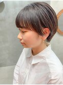 マッシュショート、ワイドバング、丸みショート、グレージュ