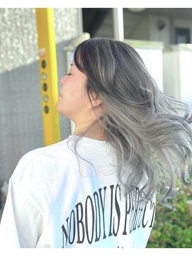 ヘアースタジオエフ メタルカラーのグレージュ系バレイヤージュ