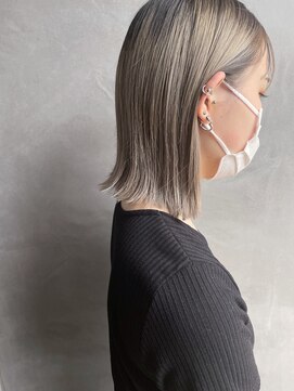 シーモアアンドサンズ(Seymour and Sons) ホワイトグレーカラー×ボブ