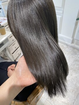 ユイバイラドンナ(Huit by LADONNA) 髪質改善トリートメント#オリーブグレージュ