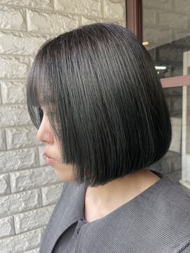 リー 東三国(Lee) 姫カットボブ×ダークグリーン