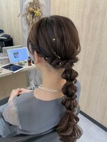 ツミキ(Tsumiki.)&nbsp;玉ねぎ編みおろしヘアアレンジ