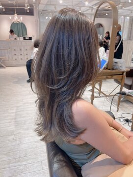 マインバイアフロートギンザ(MYNE by AFLOAT GINZA) ◎ウルフカット／ロングレイヤーカット／オリーブグレージュ