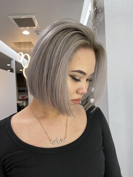 ブロンド(Blonde) ハイトーンボブ/ホワイトシルバー