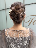 ティエラ 原宿 表参道(Tierra) 〈Tierra毛利仁美〉結婚式ふわふわシニオンヘア