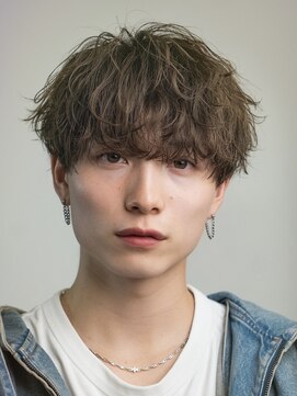 オーシャントーキョーオーバー 渋谷(OCEAN TOKYO OVER) 韓国ヘアニュアンスコンマバングセンターパートフェザーパーマ