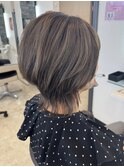 大人ショートボブヘアくびれショート白髪染めグレイカラー40代