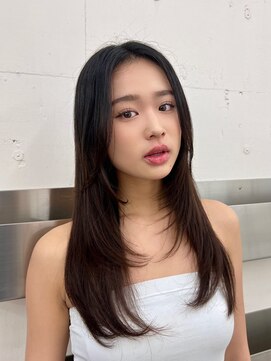 ヒュー 広島(HEW) くびれ顔まわりレイヤーカット大人かわいいオリーブヘア20代30代