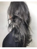 メロウ(MELLOW)&nbsp;ブリーチハイライト×暗めグレーアッシュ