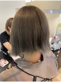 オリーブベージュ
