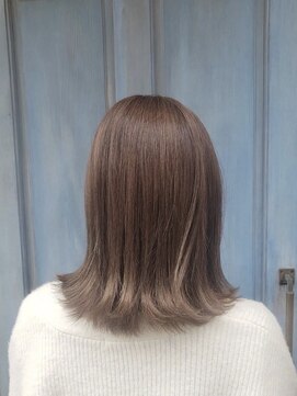 エニー(ENi) 冬のパッツンカット アッシュベージュ