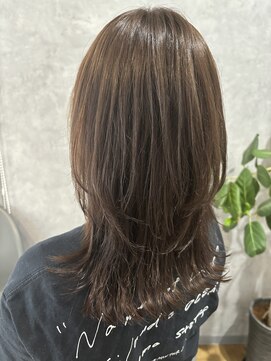 ルーツ(Roots) レイヤーカット/ウルフカット/くびれカット/小顔/ベージュカラー