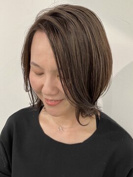 メロウ(me'lou) 《me’lou》ミディアム×くびれレイヤー20代30代40代50代