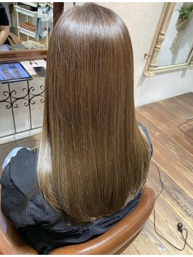 ロア(Loah) ストレートロング/艶髪/ベージュカラー
