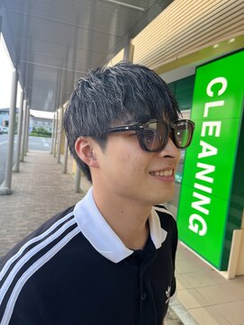 ルクール ヘアー プレジー(Le Coeur HAIR Plaisir) ハサミで刈り上げマッシュ