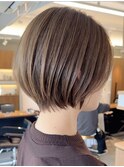 ショートボブくびれショートヘア顔周りレイヤー白髪ぼかし30代