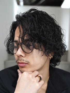 スタンド 博多(STAND) 大人ビジネスツイストスパイラルパーマセンターパート毛流れ