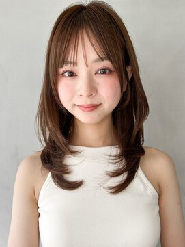 アグノス 青山(Agnos) 前髪ダークアッシュミディアムレイヤーカットエアリーカール