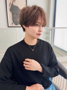 ロンド クラン 岡崎(Lond Clan) 丸顔でも似合う10代20代パーマクビレ低め束感ショートヘア