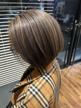 ロイズ ヘアデザイン アンド スパ(LOES) 白髪ぼかしハイライト×ミルクティーブロンド×シルバーカラー