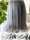 アイスグレージュの外ハネミディ(アディクシーカラー)