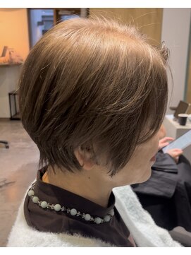 シカタリト 鎌倉(CICATA LiTo) 丸みショート/白髪ぼかしカラー