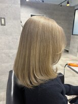 ルイス(L'wis)&nbsp;ミディアムレイヤー ブロンド ベージュ グレージュ 渋谷