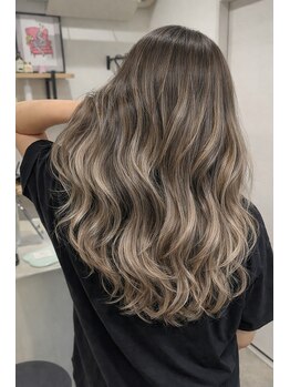 ハイク(HYKE)の写真/大人女性にも似合う上品で透明感のあるデザインカラーが人気