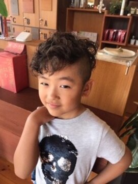 ファーレ オリエンテ(fare oriente) ツーブロックゆるふわパーマ