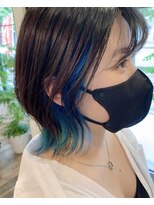 ルフュージュアミエ(refuge amie)&nbsp;暗髪×インナーカラー×シアン、ターコイズ [鶴瀬西口美容室]