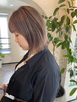 ユヌ(Une)&nbsp;ベージュ　切りっぱなしボブ