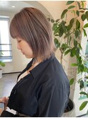 ベージュ 切りっぱなしボブ