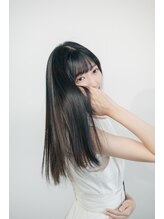 ストレートにする際気になるトップのボリューム。抑えたい方も残したい方も自在にコントロール。