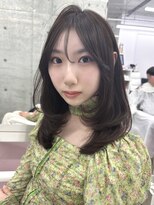 今流行りのミディアムレイヤーヘア