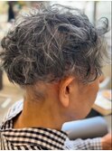 おしゃれなグレイヘアパーマ